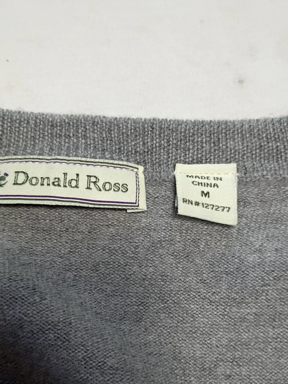 EUC Donald Ross Mens Medium Gray Golf V Neck Marino Wool Pullover Sweater Logo